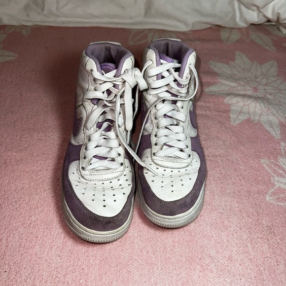 Nike White and Lavender Sneakers - Picture 8 of 8